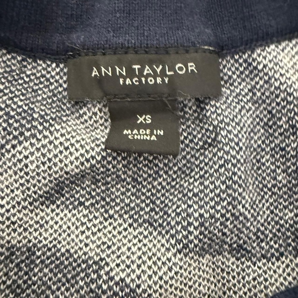 Ann‎ Taylor Navy Blue Cardigan with White Floral Pattern, Size XS - Pre-Owned - Picture 2 of 2